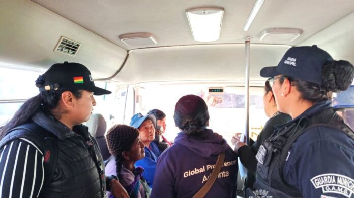  MICREROS MANTIENEN TARIFA DE BS 4,50 Y ALCALDÍA REFUERZA CONTROLES EN SUCRE 