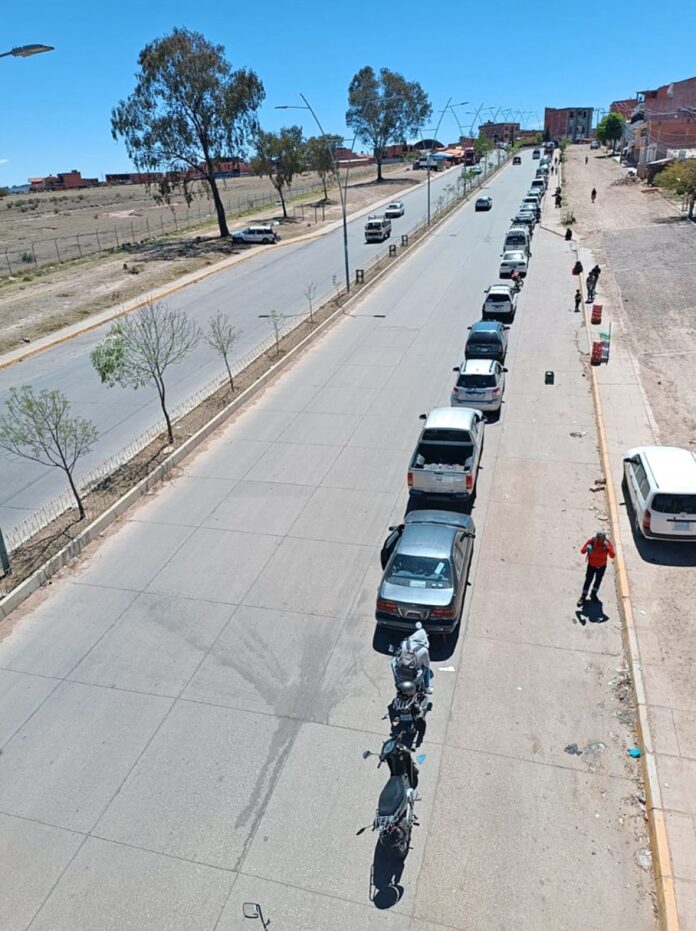  YPFB REFUERZA DISTRIBUCIÓN DE COMBUSTIBLES Y BLOQUEA PLACAS POR CARGAS REITERADAS 