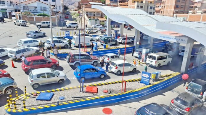 VEHÍCULO CARGÓ GASOLINA 17 VECES EN UN SOLO DÍA Y SU PLACA FUE BLOQUEADA